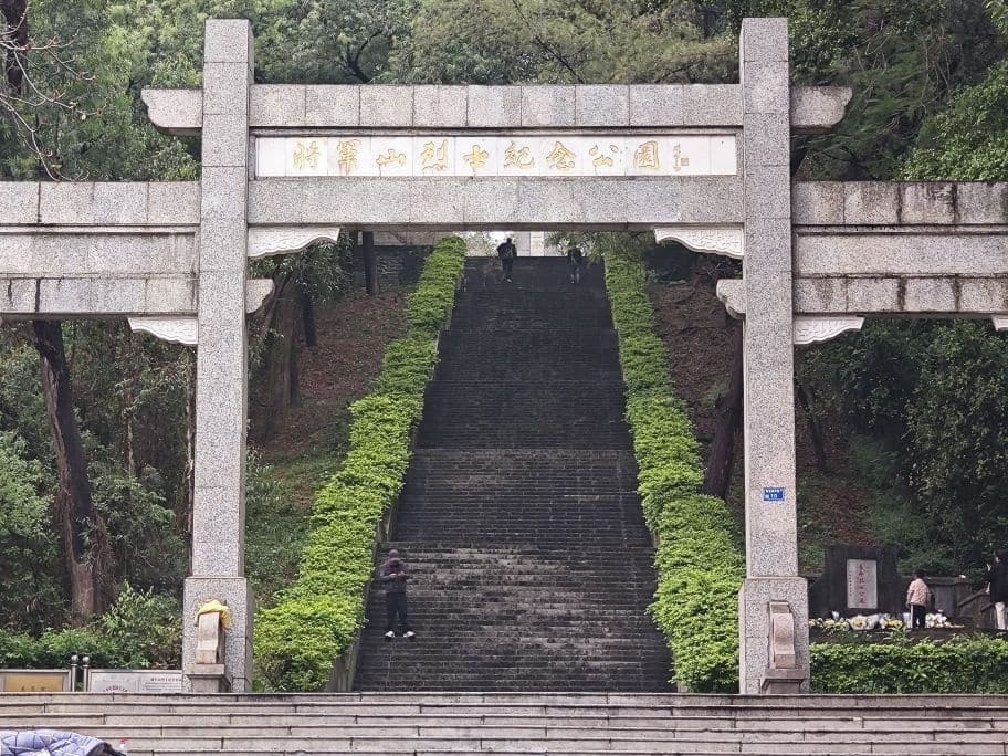 将军山革命烈士纪念碑
